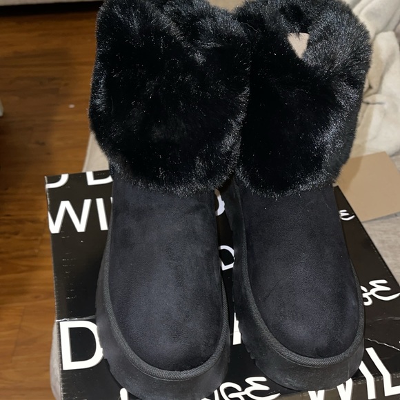 ☃️BOGO50%☃️ 🆕🖤WILD DIVA: BLACK Fuzzy Platform Booties Size 8.5 - Picture 5 of 12